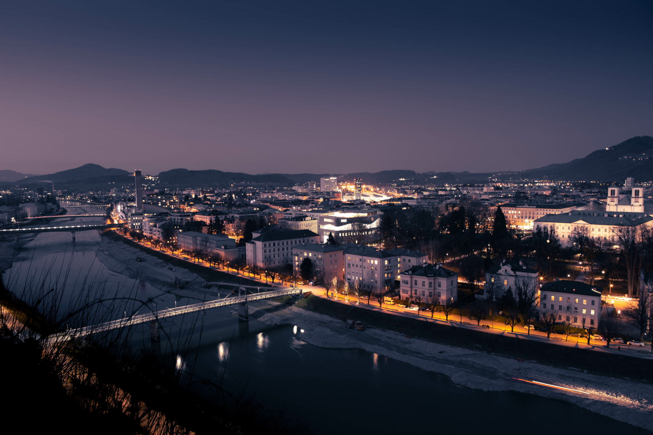 Nachtaufnahme von Salzburg